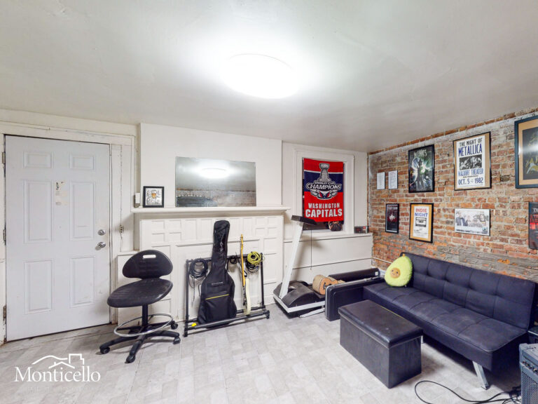 UNIT1 - LIVINGROOM-4
